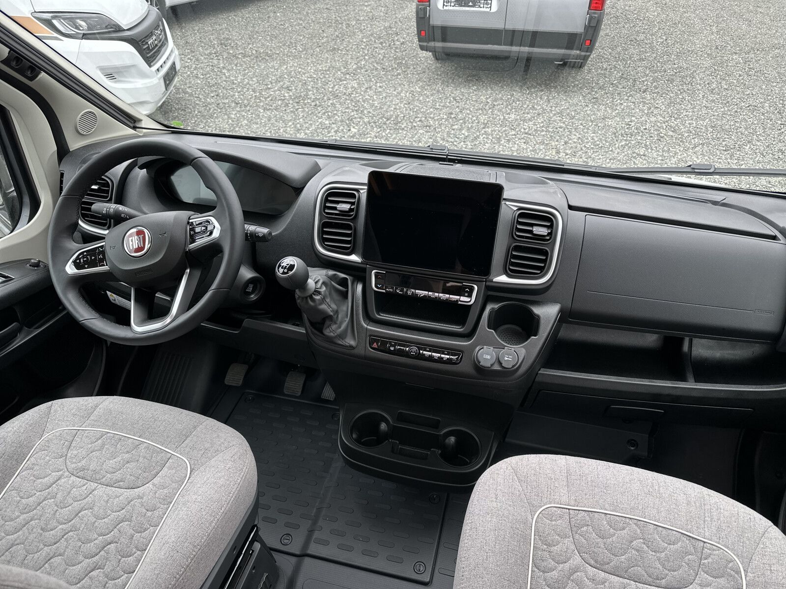 Fahrzeugabbildung Malibu Van first class - two rooms 640 LE RB Lithium