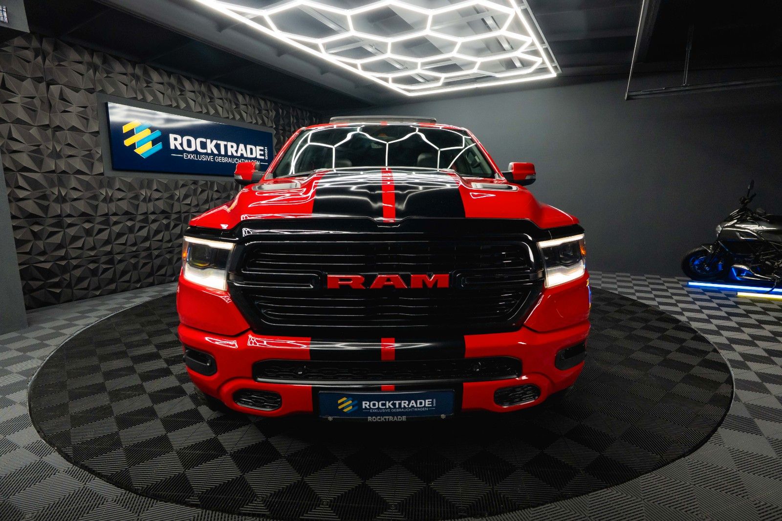 Fahrzeugabbildung Dodge RAM 5.7 V8 HEMI 4x4 NIGHT GT SPORT *Pano*22Zoll*