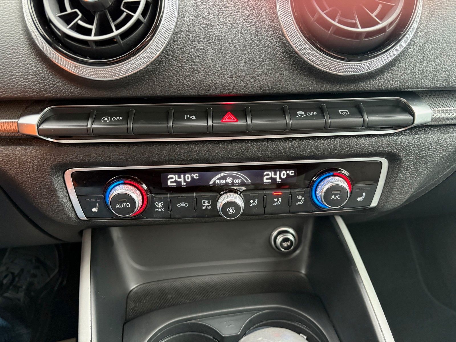 Fahrzeugabbildung Audi A3 Sportback 2.0 TFSI quattro Navi Leder Xenon