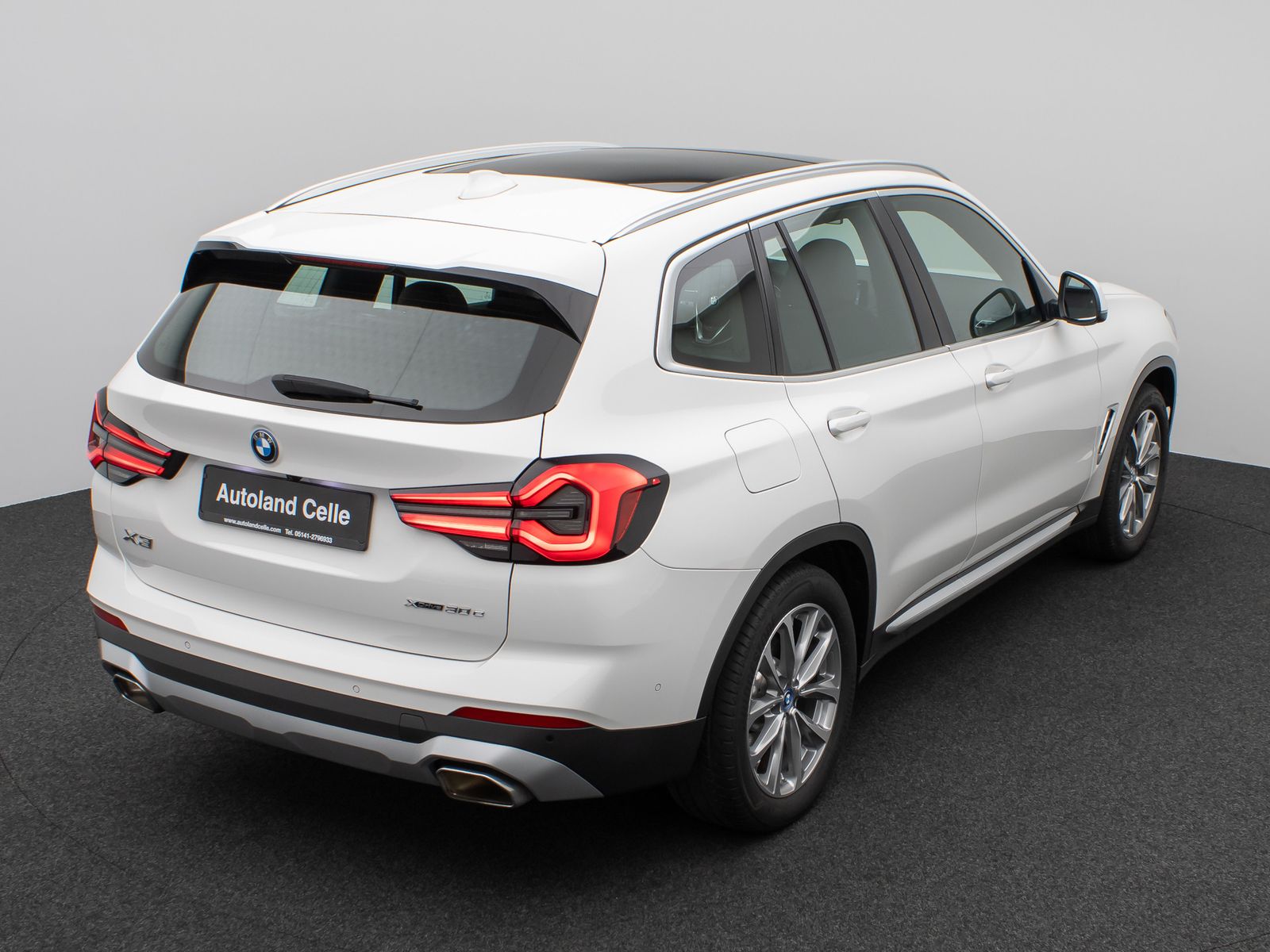 Fahrzeugabbildung BMW X3 xD30e  Panorama Kamera HUD DAB H/K AHK Sport