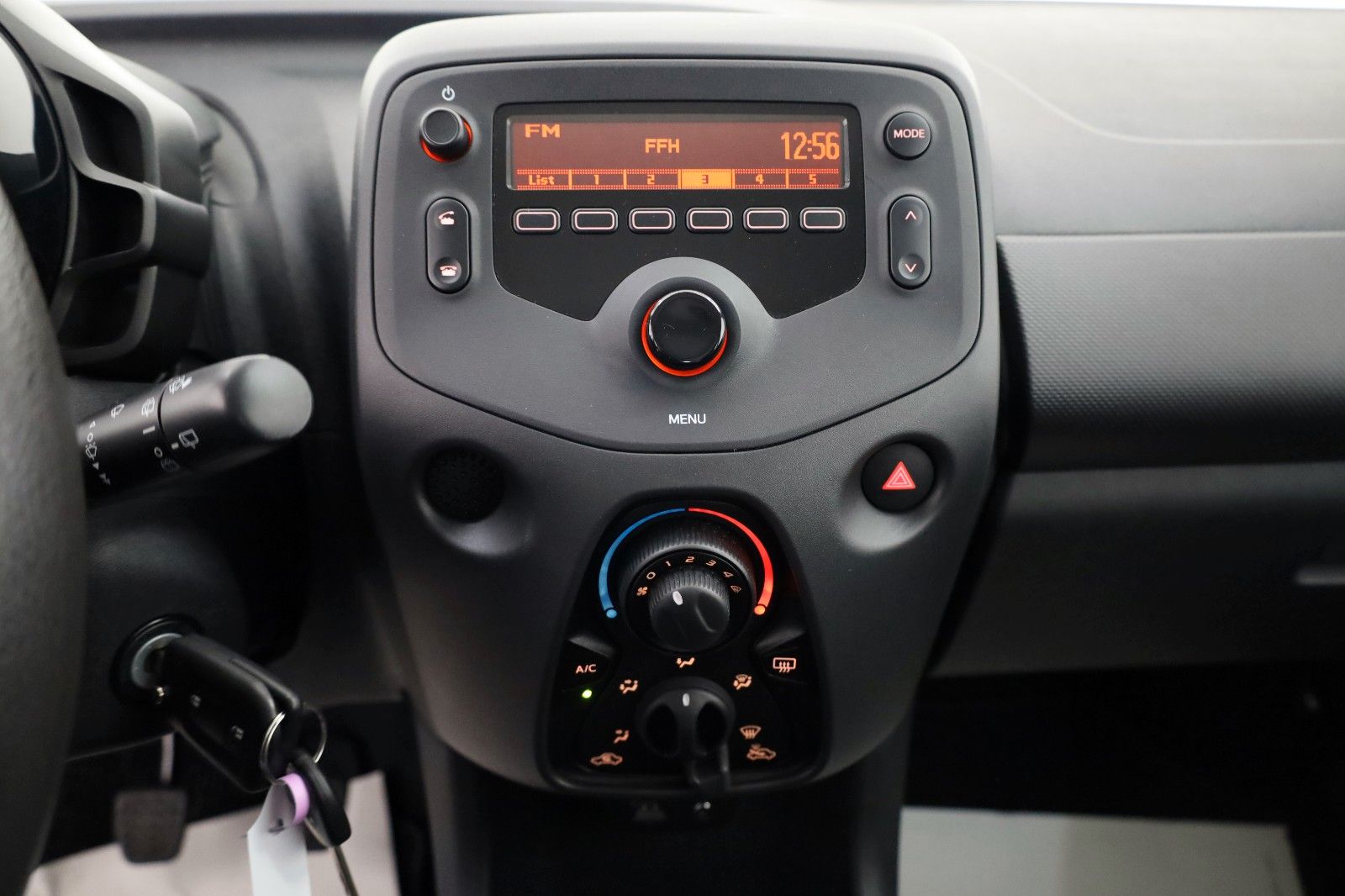 Fahrzeugabbildung Toyota Aygo AYGO x Modellpflege,Klima, 8 fach bereift!
