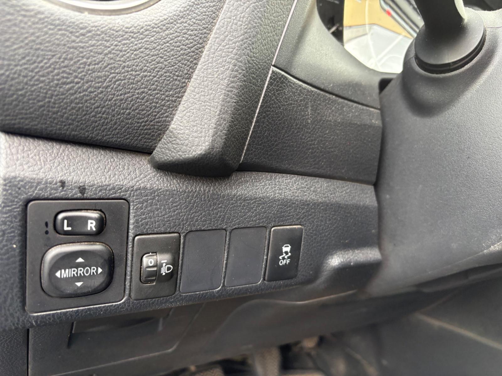 Toyota Auris 2014 — photo 21