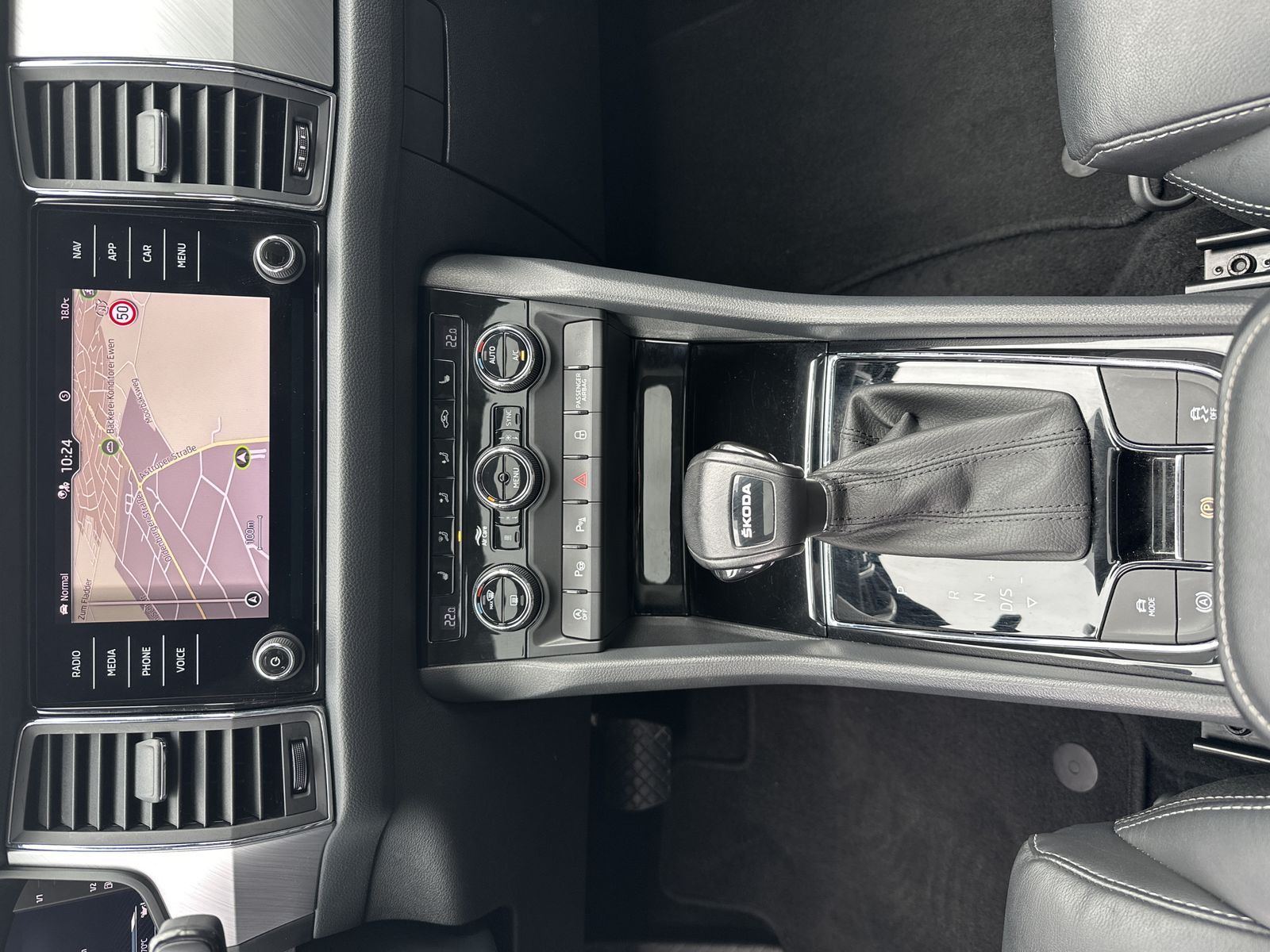 Fahrzeugabbildung SKODA Kodiaq 2.0 TDI DSG Ambition NAV+MATRIX+PANO+AHK