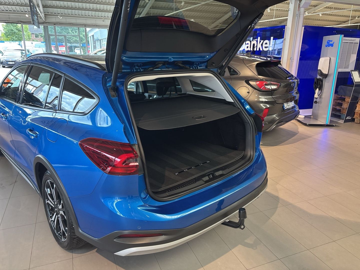 Fahrzeugabbildung Ford Focus Turnier Active Vignale 1.0 EcoBoost Mild-H