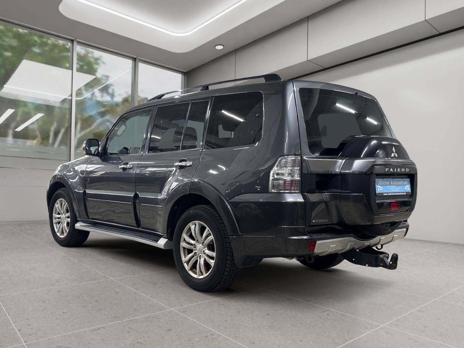 Mitsubishi Pajero 3.2 DI-D 200 ch BVA 4x4 / 7 places / Toit ouvrant / Cuir / Caméra de recul