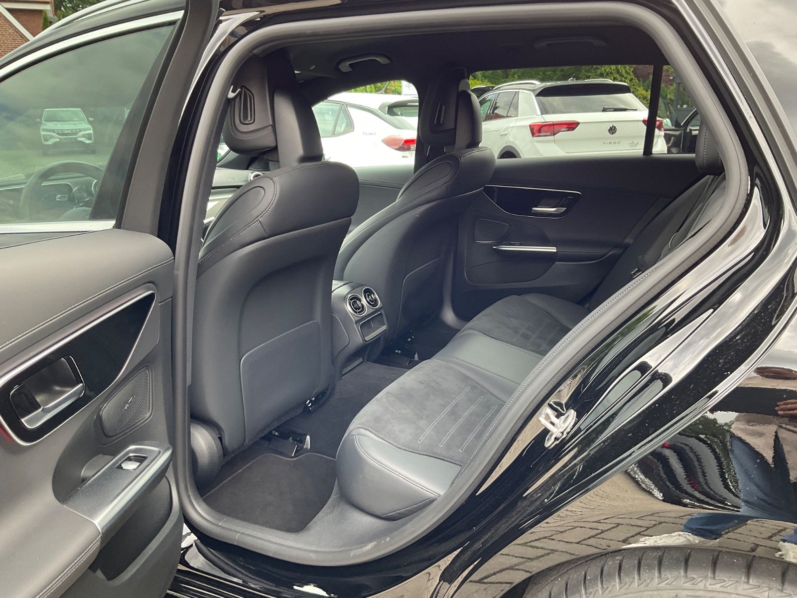 Fahrzeugabbildung Mercedes-Benz C 220 d T AMG Autom.,Navi,LED,Kamera,Carp,AHK