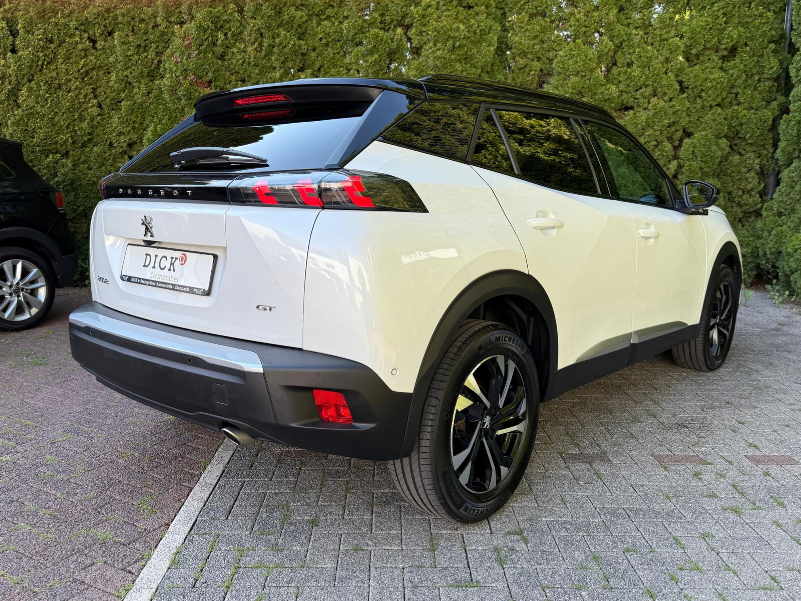Fahrzeugabbildung Peugeot 2008 GT 1.5 Blue-HDI LED+NAV+KAM+PANO+AMBI+SHZ+