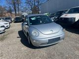 Volkswagen NEW BEETLE 1.6 LITER-KLIMA-EURO 4 - Volkswagen New Beetle mit Benzin-Antrieb: Limousine, 1.6