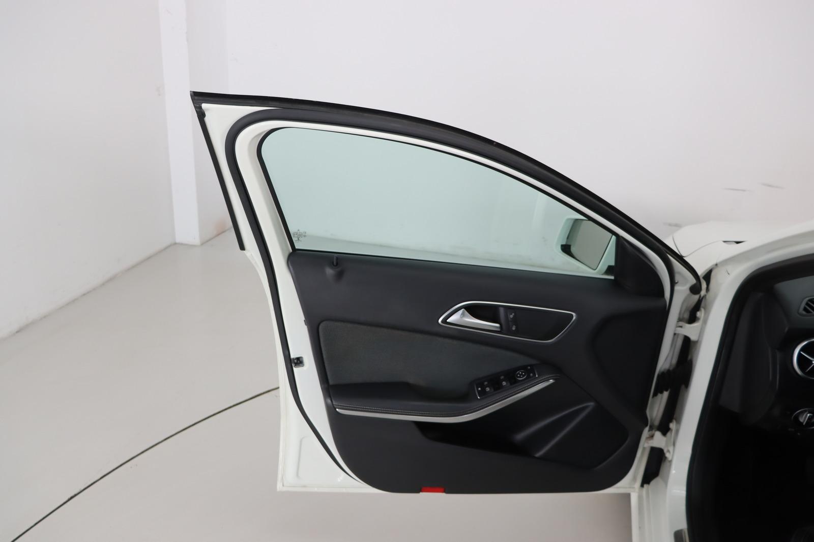 Mercedes-Benz A 180 Sitzhzg. * Xenon * HU/AU + Service neu