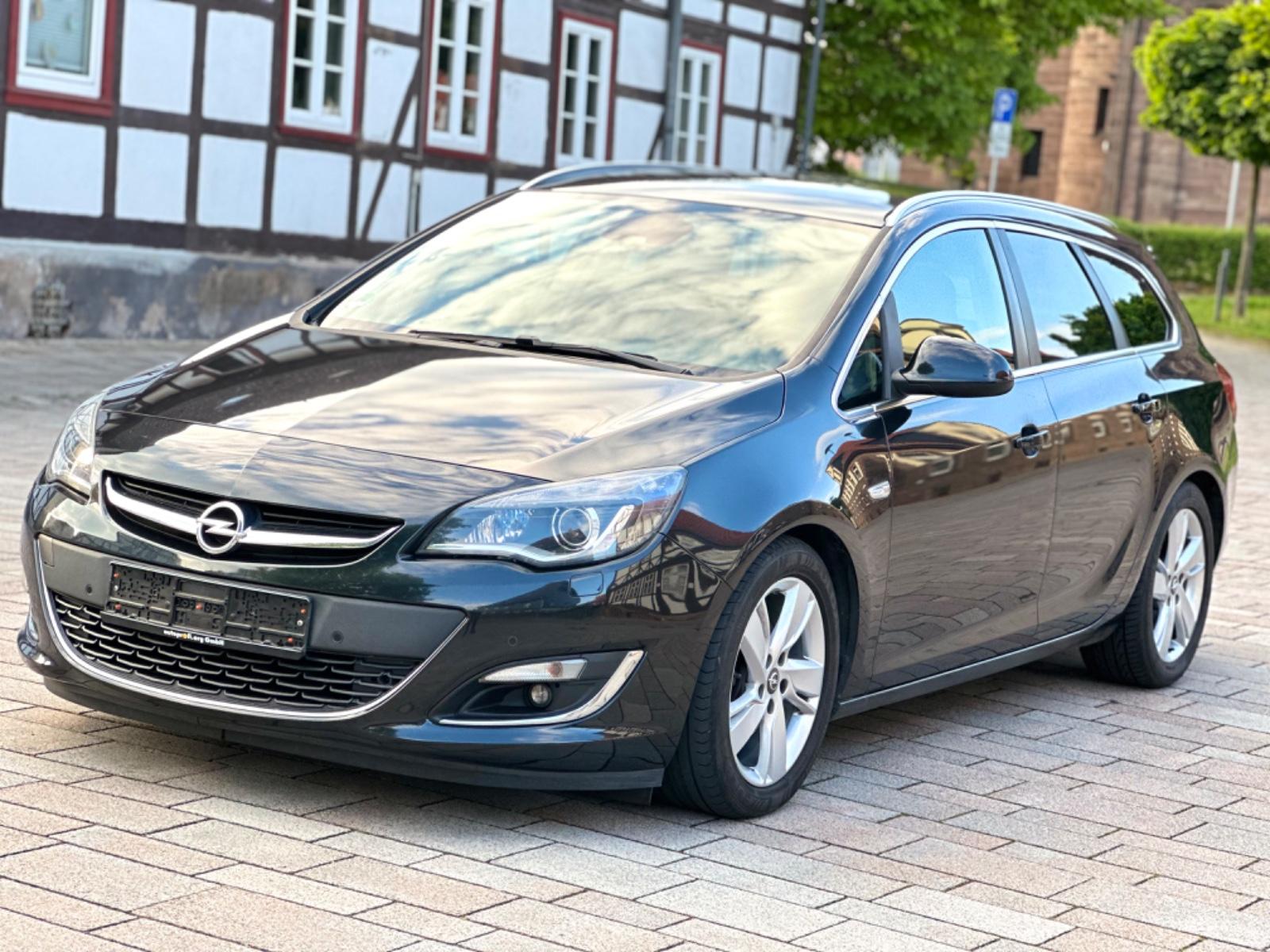 Opel Astra J Sports Tourer 2.0 XENON Parktronik  AHK.