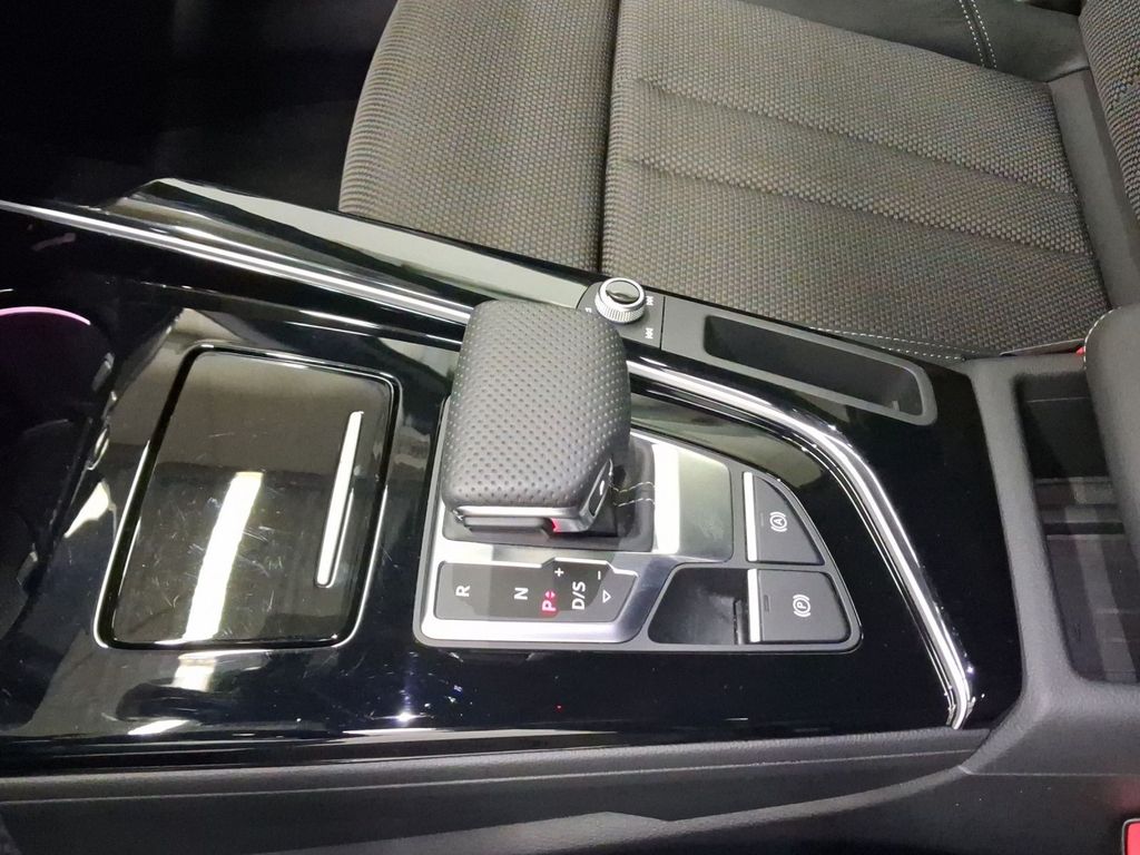 AUDI A4 2024