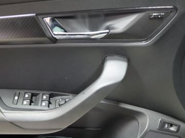 Fahrzeugverkauf 9 Skoda Karoq Sportline 4x4 AHK Pano 19 Zoll NAVI