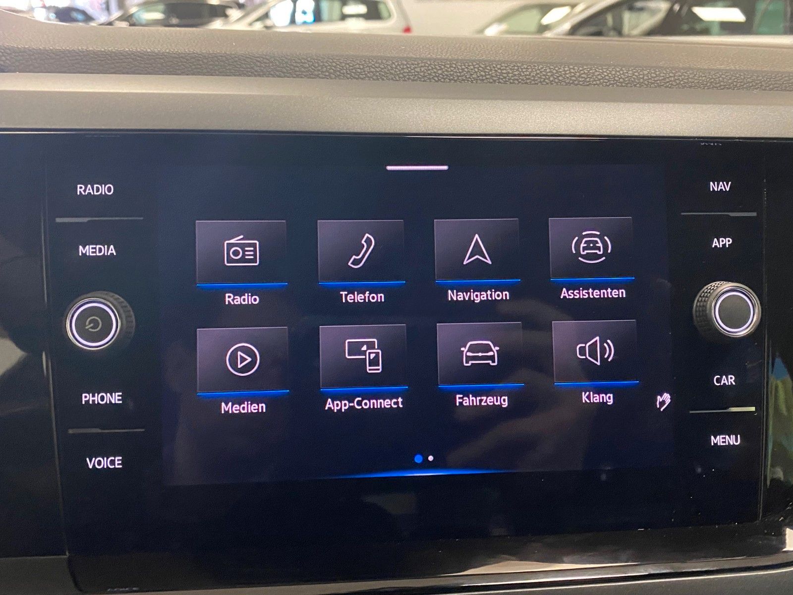 Fahrzeugabbildung Volkswagen Taigo 1.5 TSI DSG R-Line+MATRIX LED+18"ALU+KAMER