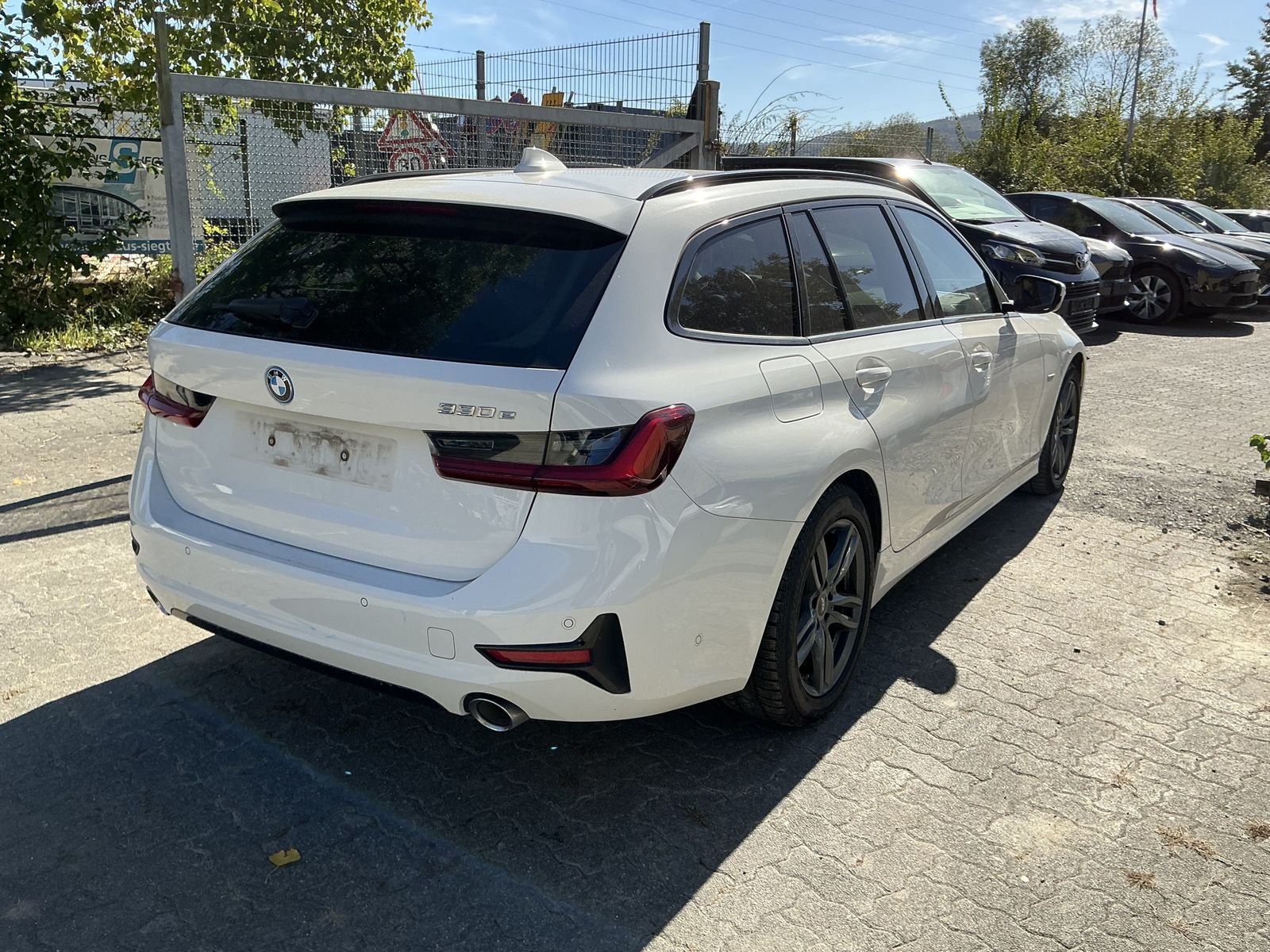 BMW 330 e Sport-Line Leder Ambiente Navi AHK LED SHZ imagem 2