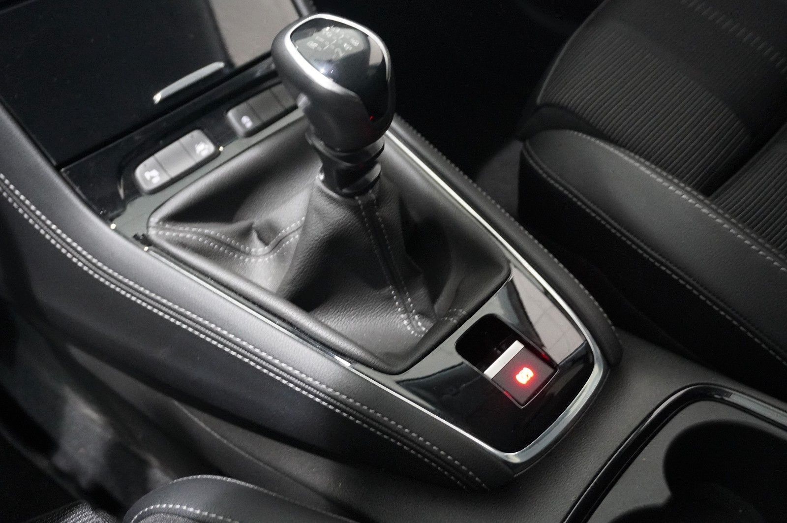 Fahrzeugabbildung Opel Grandland (X) 1.2T GS SPORT NAVI/LED/VIRTU./DAB+