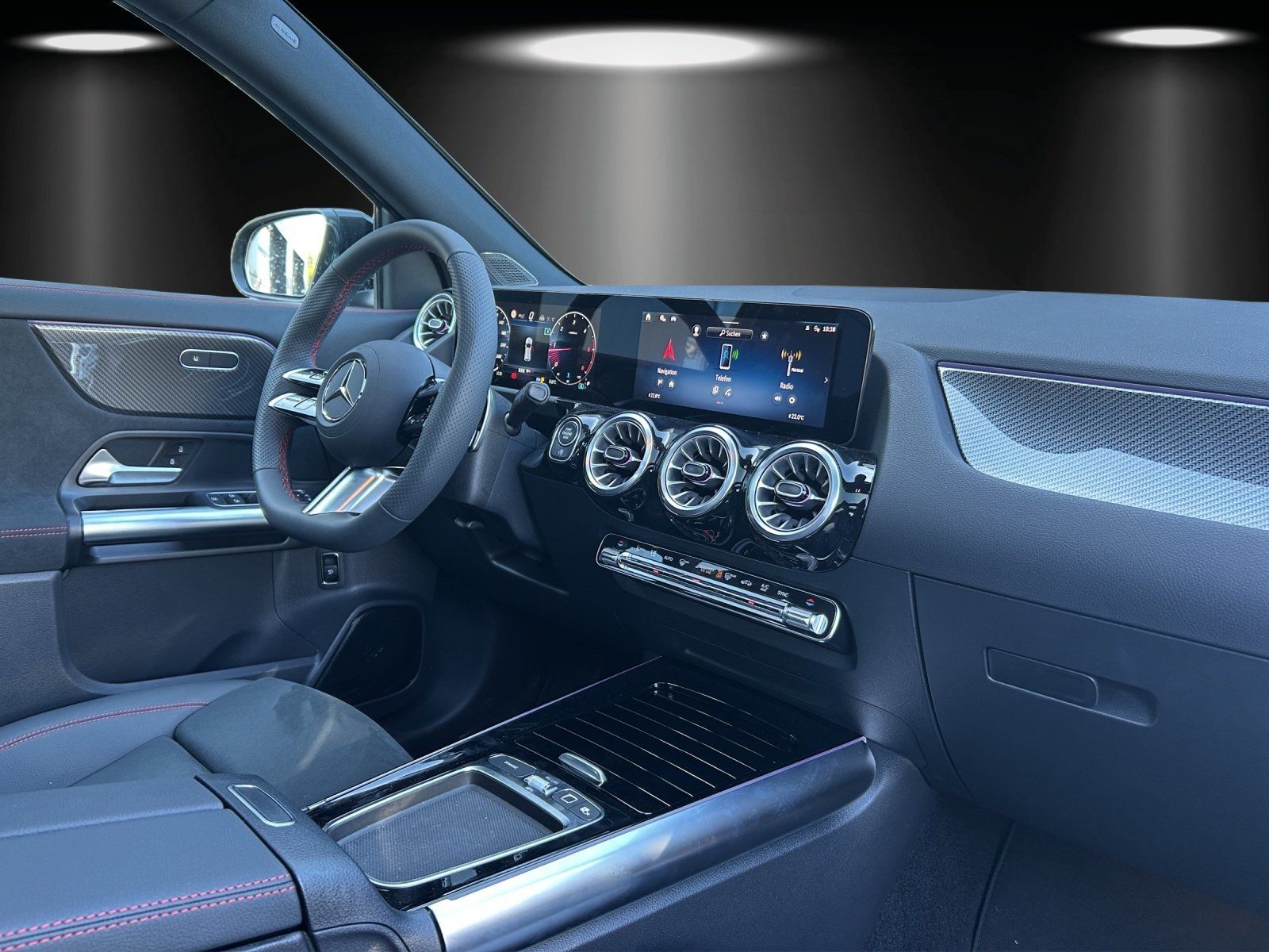 Fahrzeugabbildung Mercedes-Benz GLA 200 d AMG Pano AHK KeyGo DISTRONIC Multibeam