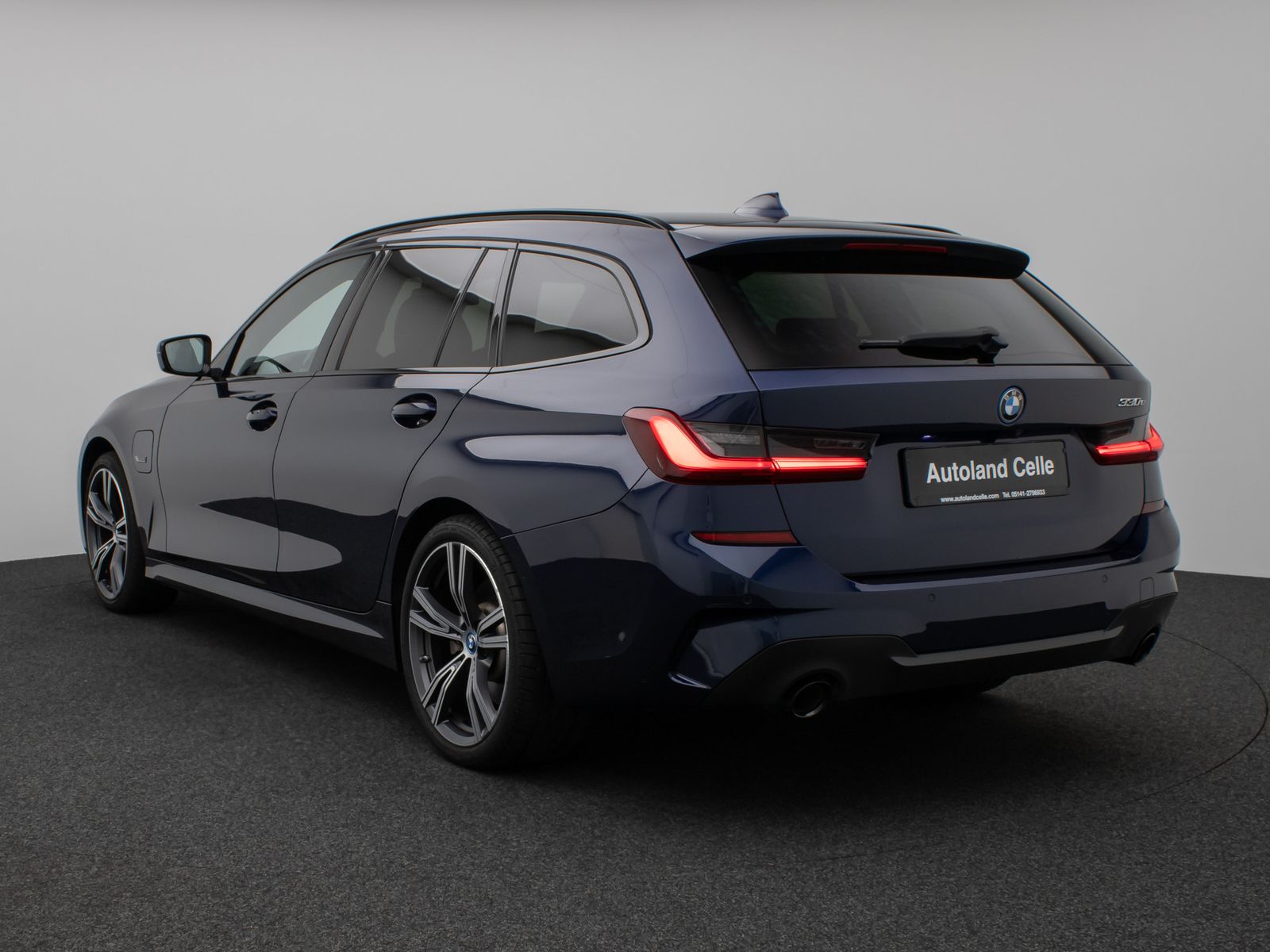 Fahrzeugabbildung BMW 330e  M Sport Laser Kamera HUD DAB HiFi Komfort