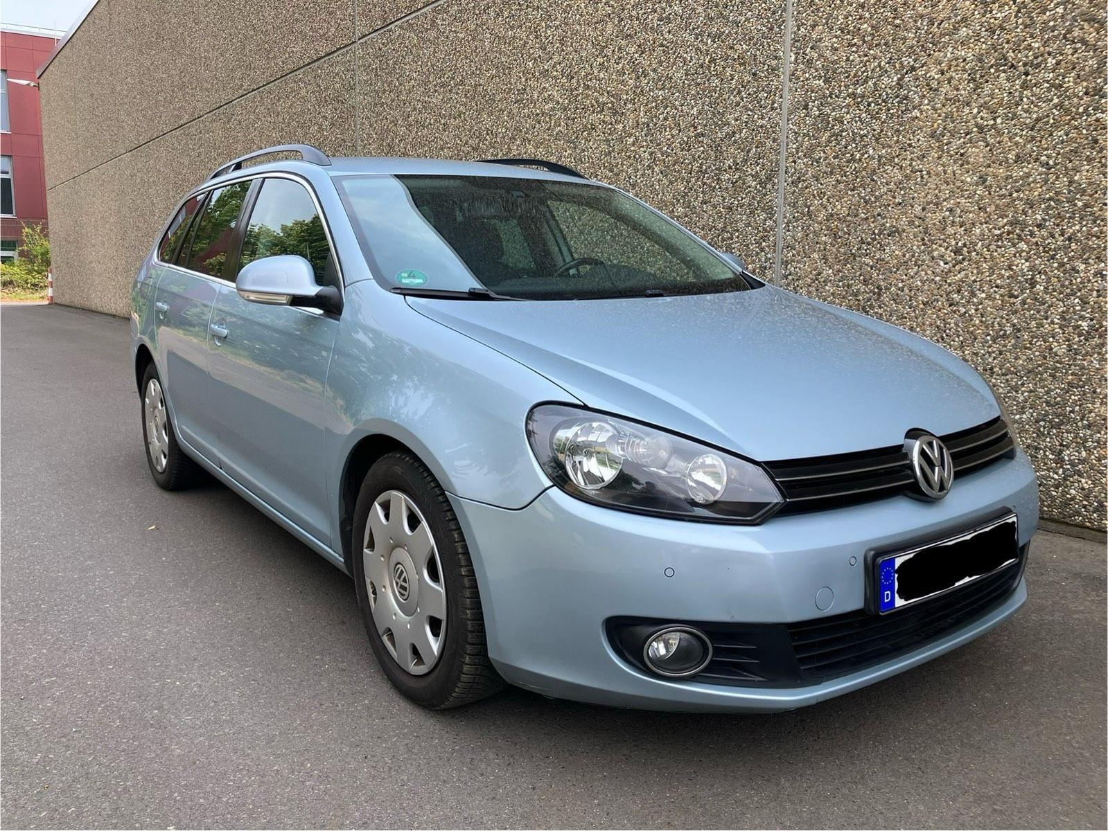 Volkswagen Golf 2011 — rear view