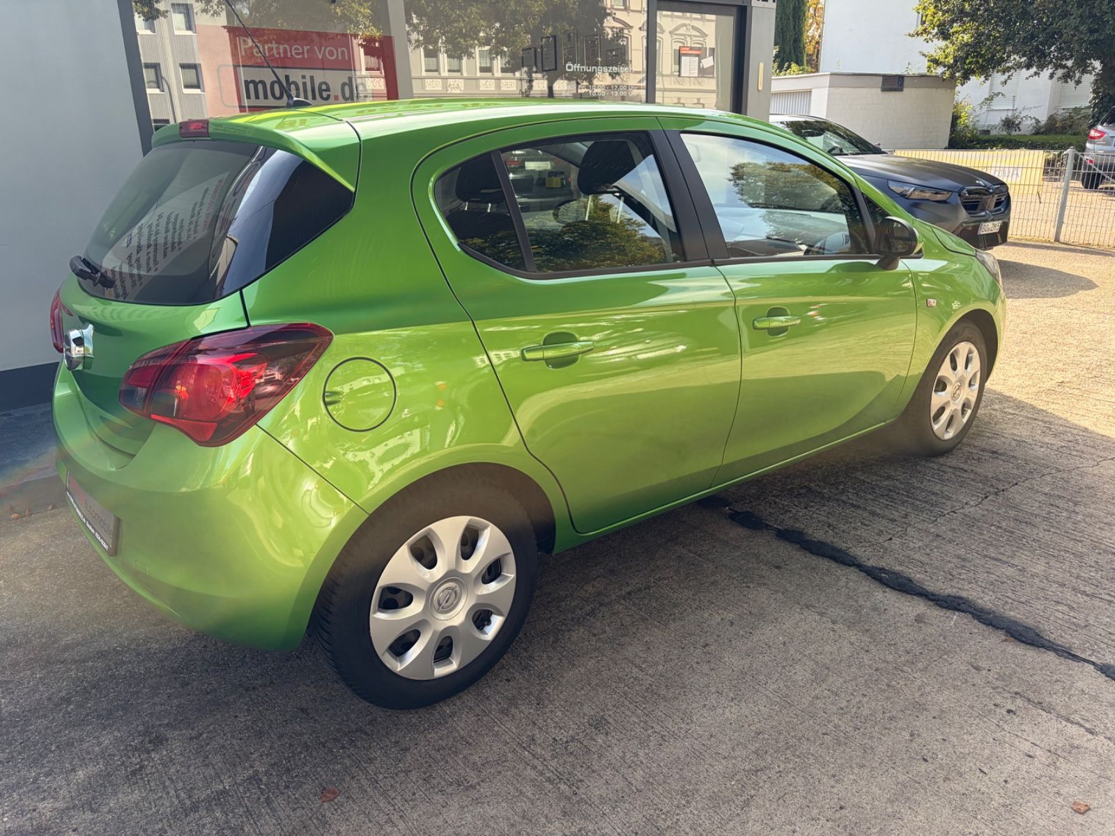 Fahrzeugabbildung Opel Corsa E Edition+AHK+NaviZB+AllwwetterRäder+BT+5T