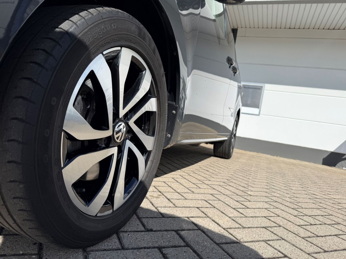 Fahrzeugabbildung Volkswagen Sharan Active Comfortline ACC SHZ Navi Dynau Bi-
