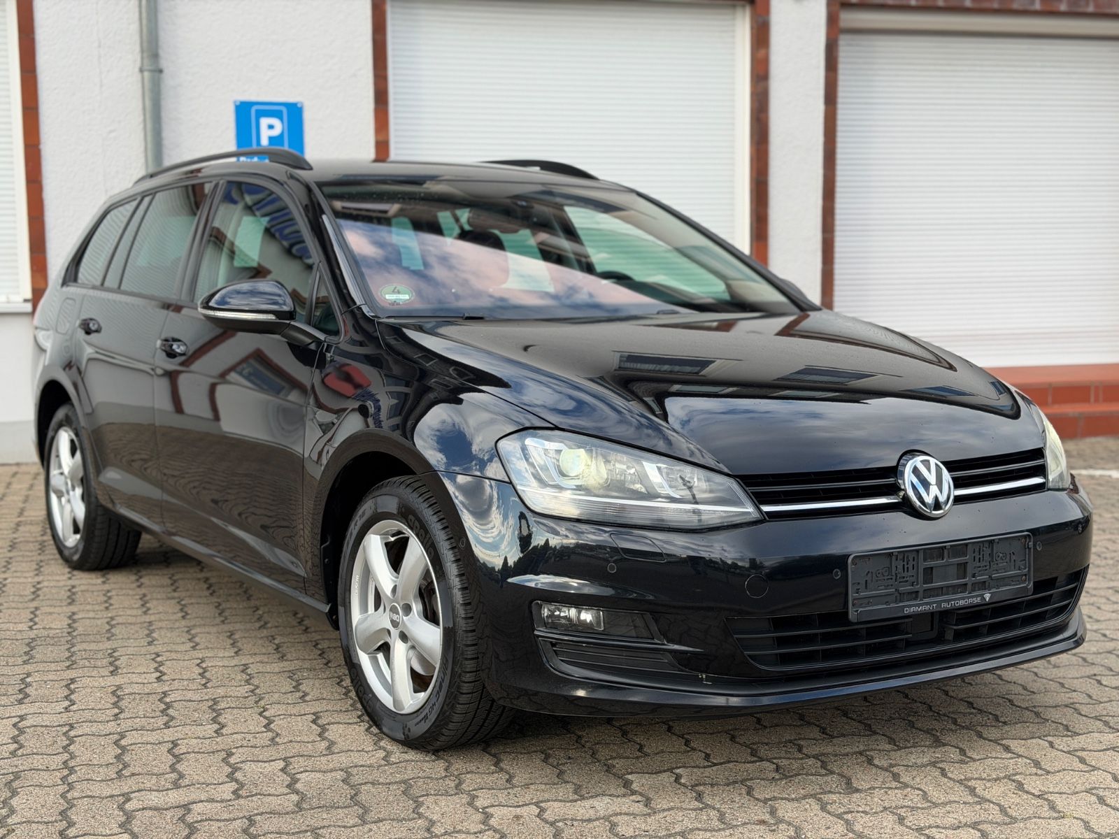 Volkswagen Golf - 1