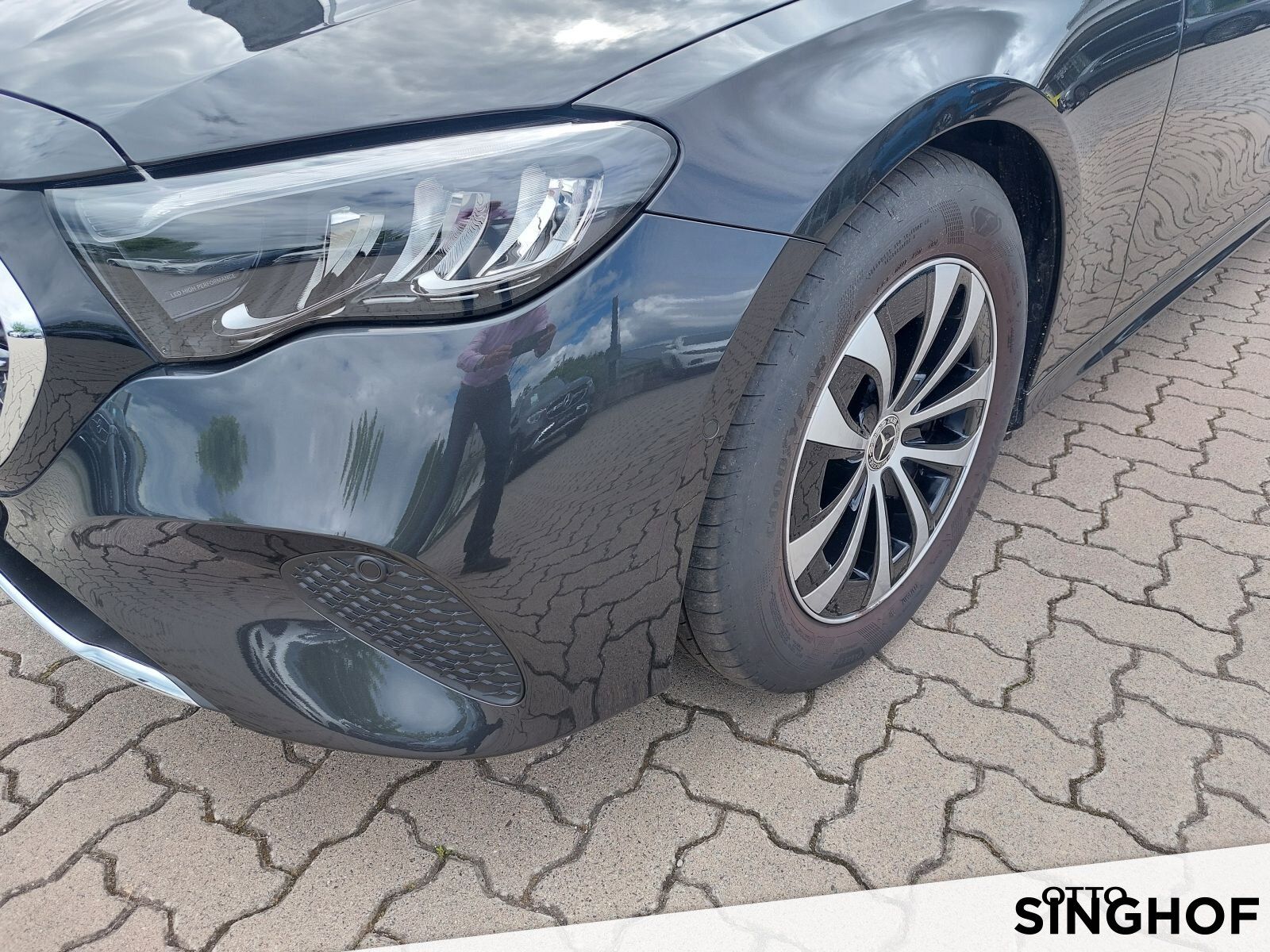 Fahrzeugabbildung Mercedes-Benz E 200 T Avantgarde +AHK+Distronic+Rü Kamera+LED+