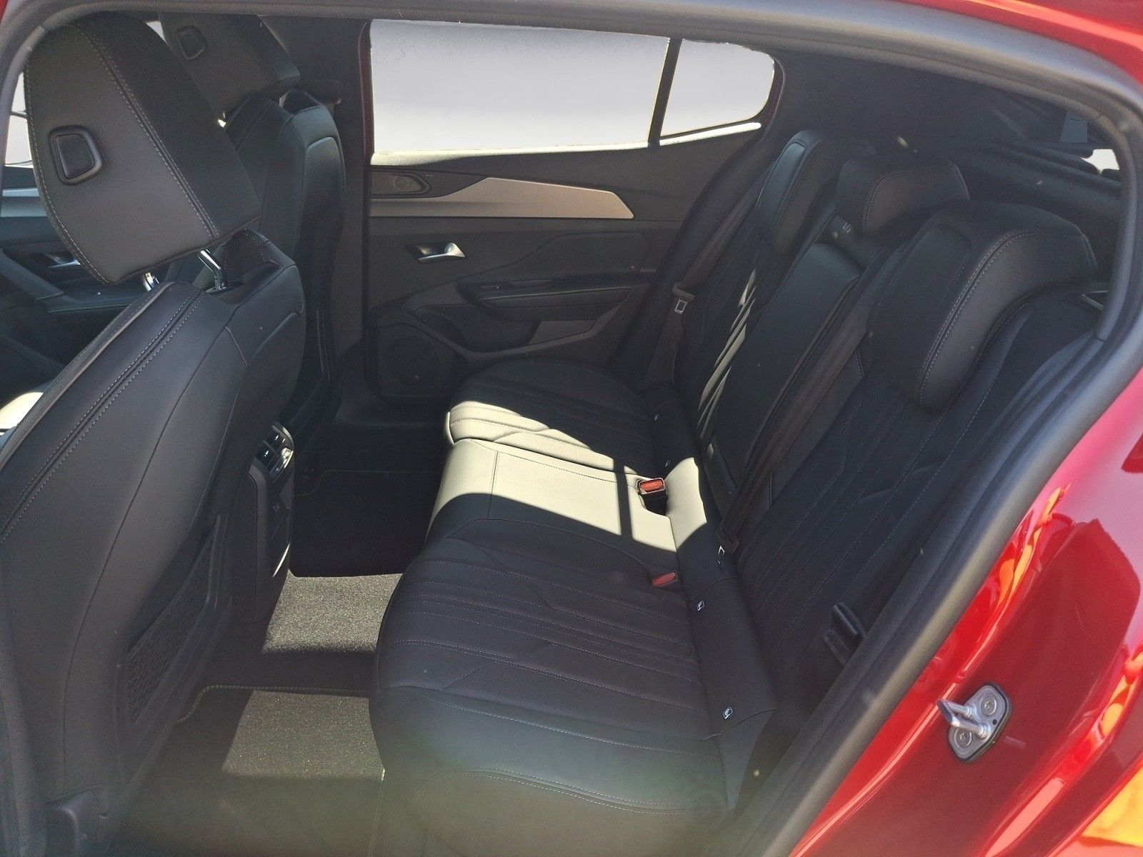 Peugeot 408 - Bild 14