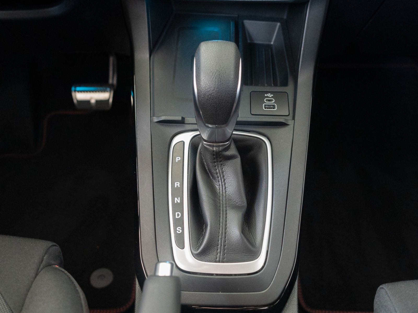 Fahrzeugabbildung Ford Puma ST-Line NEUES MODELL/AUTOM./WINTER-P.