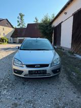 Ford Focus Limousine 2.0 Automatik - Ford Focus aus 2005: 2.0