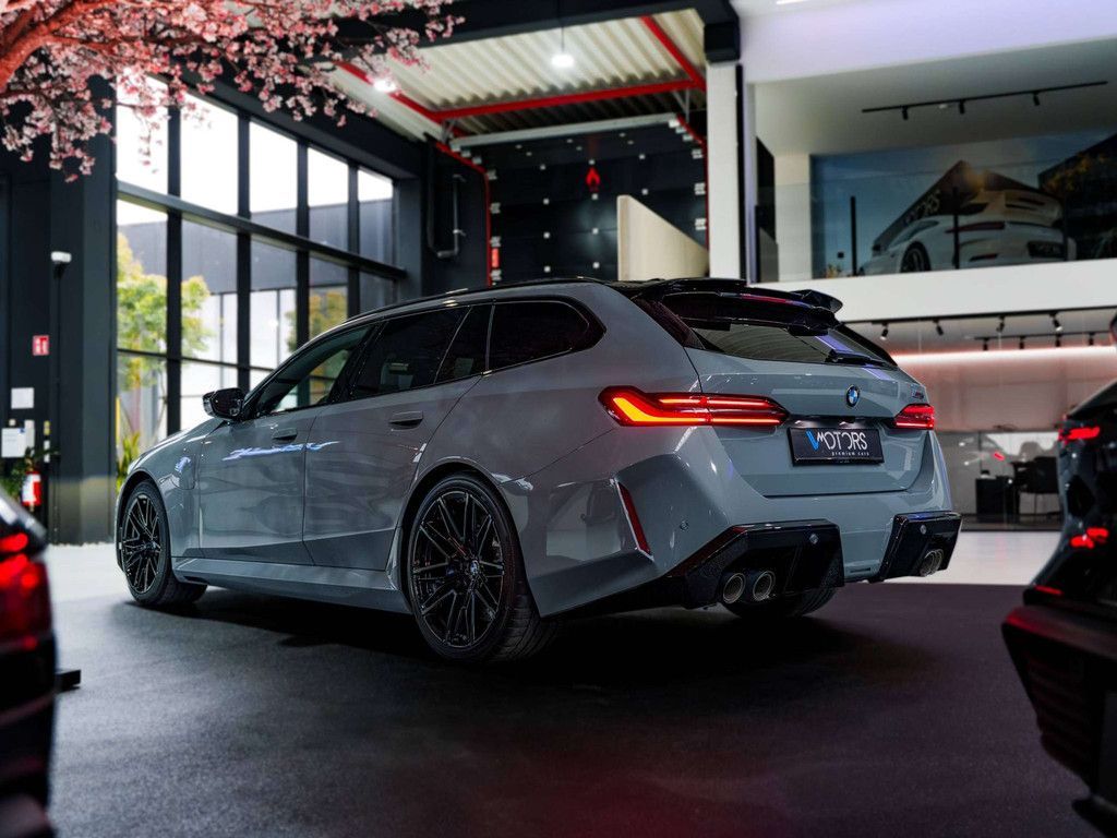 BMW M5 M5 PHEV 4.4 - Brooklyn Grau - Bowers & Wilkin imagem 3