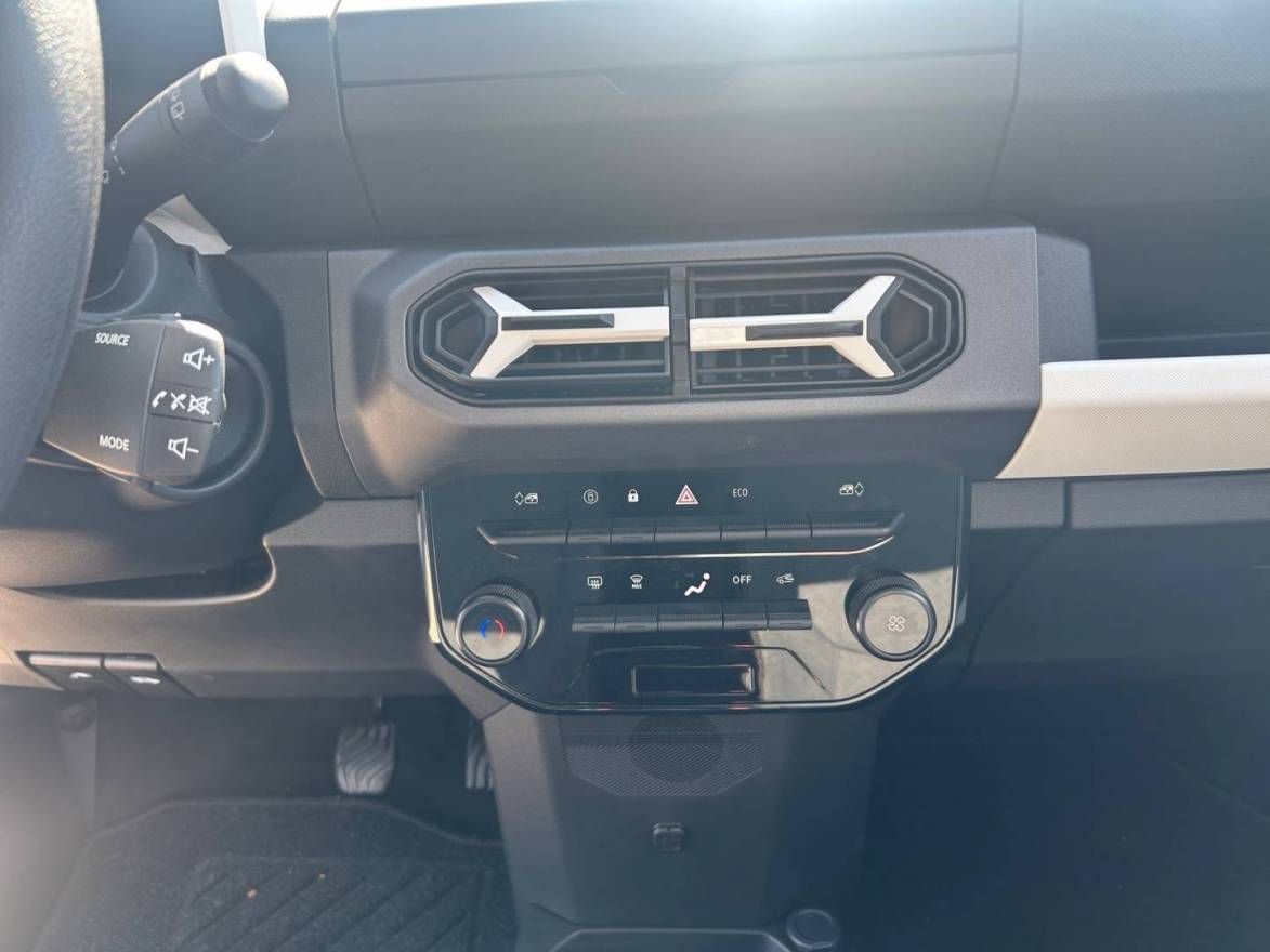Fahrzeugabbildung Dacia Spring Essential ELECTRIC 45