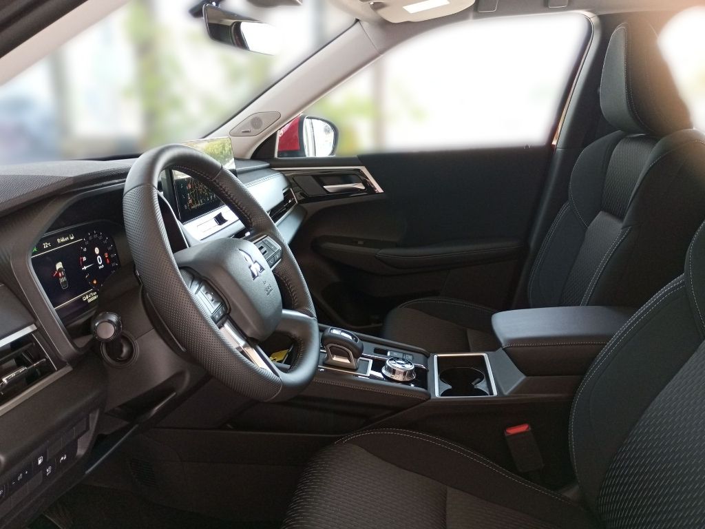 Fahrzeugabbildung Mitsubishi Outlander 2.4L PHEV BASIS