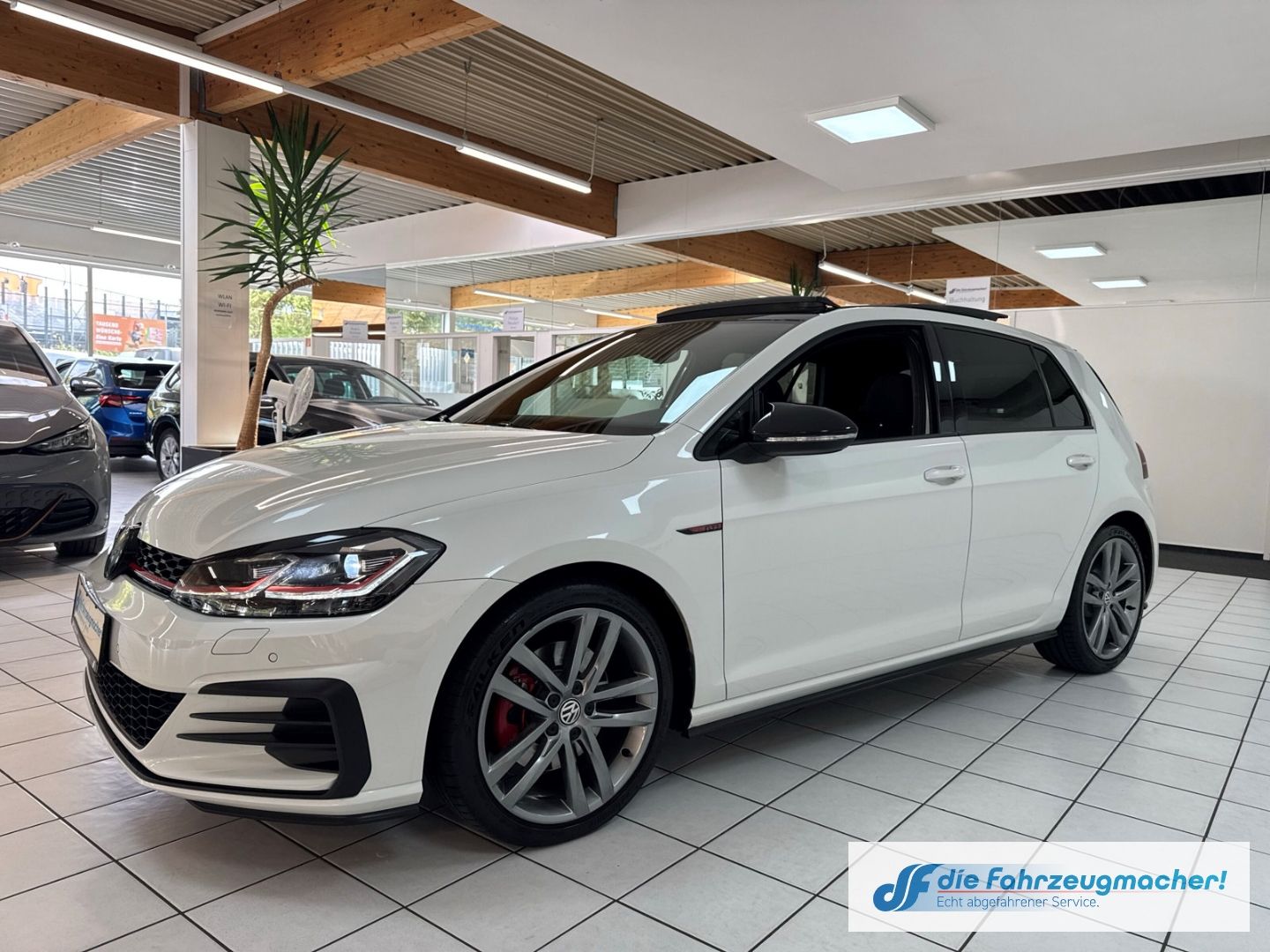 Fahrzeugabbildung Volkswagen Golf VII GTI DSG TOP-Panodach Navi VOLL-LED ACC