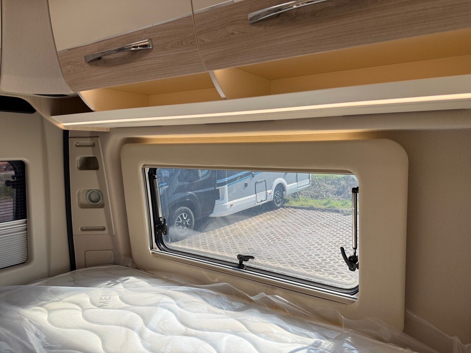 Fahrzeugabbildung Eura Mobil Van V 595 HB Mondial Plus- & Fahrassistenzpaket