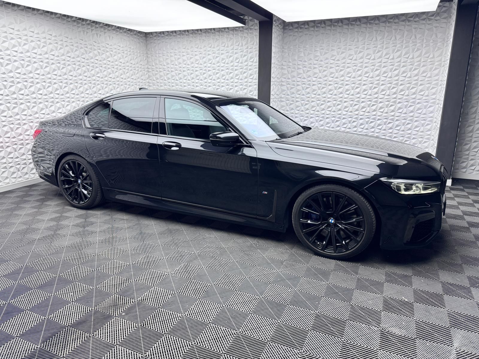 Fahrzeugabbildung BMW d XDRIVE/M-PAKET/H&K/STHZG/AHK/MASSAGE/KEY/360°
