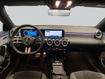 Mercedes CLA 180 Shooting Brake - 11