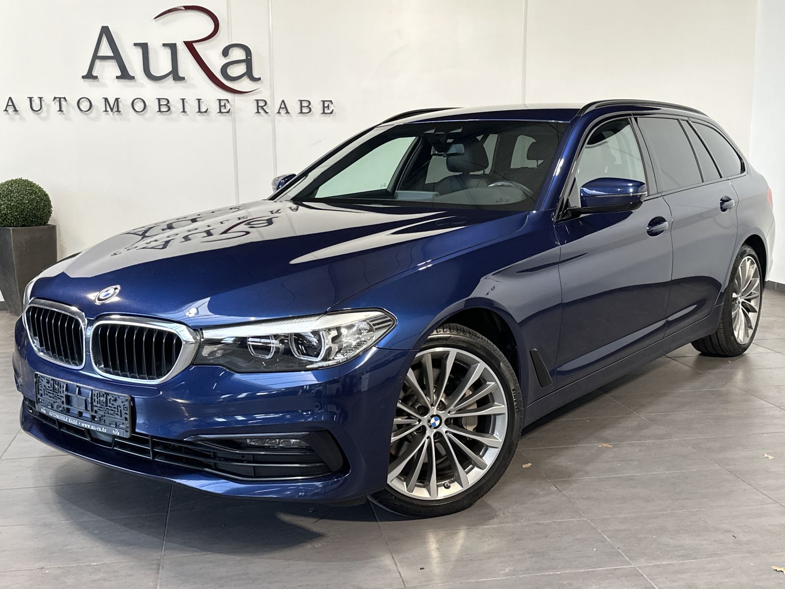 Fahrzeugabbildung BMW 530d Touring Sport-Line NAV+LED+19ZO+ACC+LC+H&K