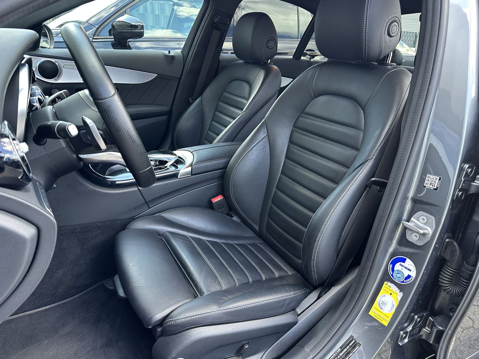 Fahrzeugabbildung Mercedes-Benz C 300de AMG-Line NIGHT-PAKET+NAV+LED+DISTRONIC