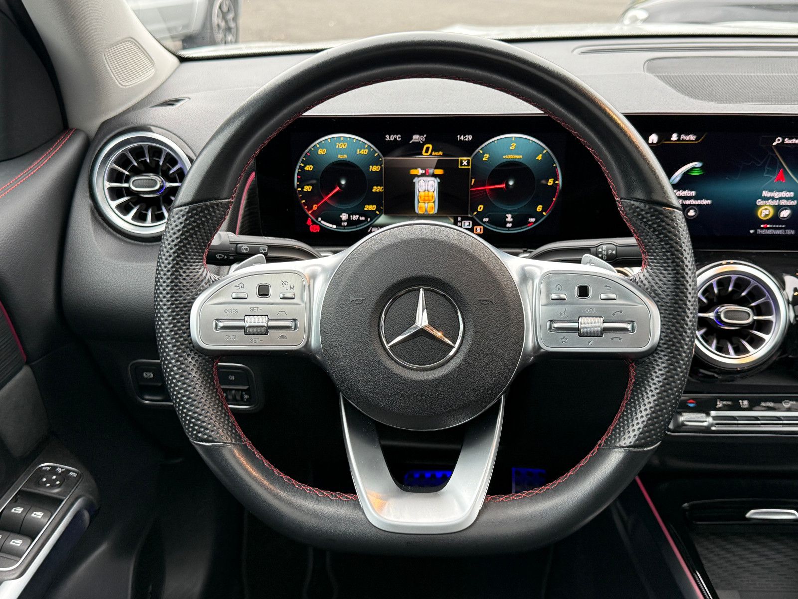 Fahrzeugabbildung Mercedes-Benz GLB 220d 4Matic AMG ACC AHK Kamera Ambiente Pano