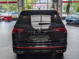 Volkswagen Tiguan 2.0 TDI SCR DSG R-Line AHK Navi 1.Hand - VW Tiguan Gebrauchtwagen in Mannheim