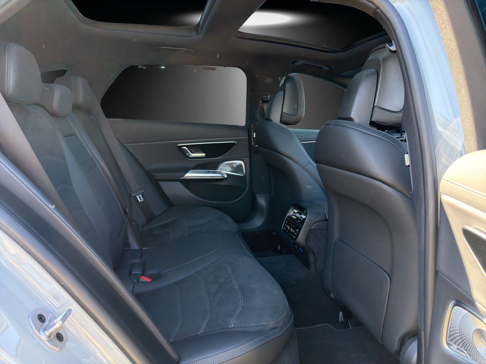 Fahrzeugabbildung Mercedes-Benz E300de T AMG Prem+ DISTRO Superscrn AIRMATIC AHK