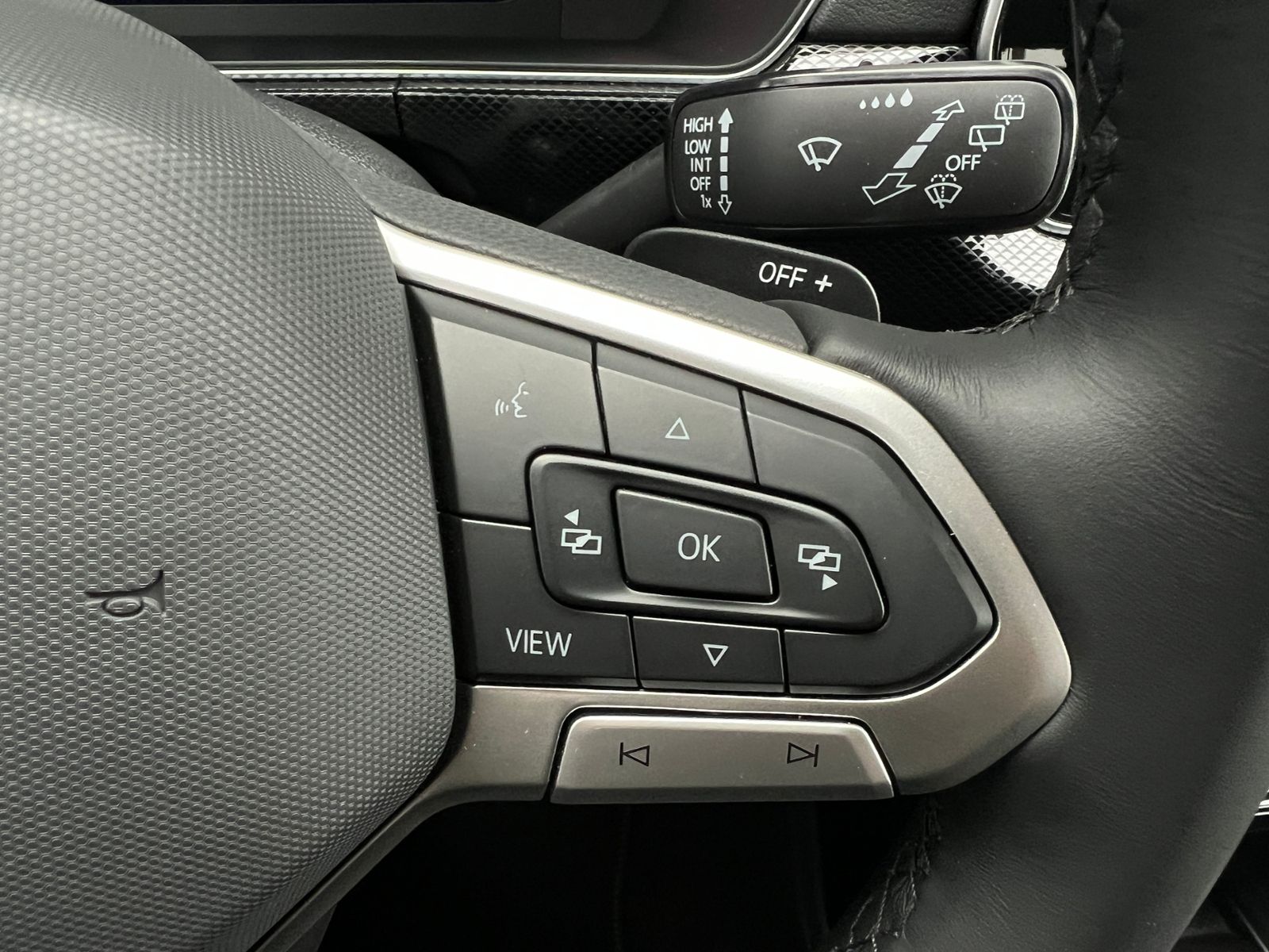 Fahrzeugabbildung Volkswagen T-Cross R-Line 1.5 TSI DSG *AHK, IQ.LIGHT, ACC,