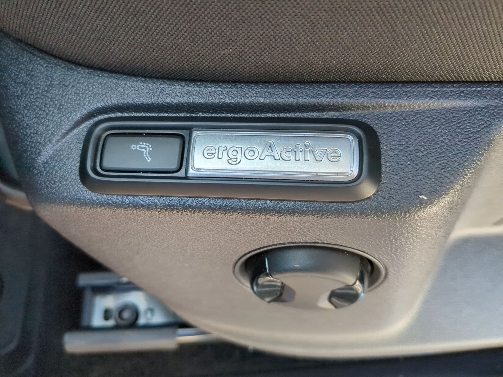 Fahrzeugabbildung Volkswagen Tiguan Allspace 1.5 TSI Life Kamera HuD SHZ AppC