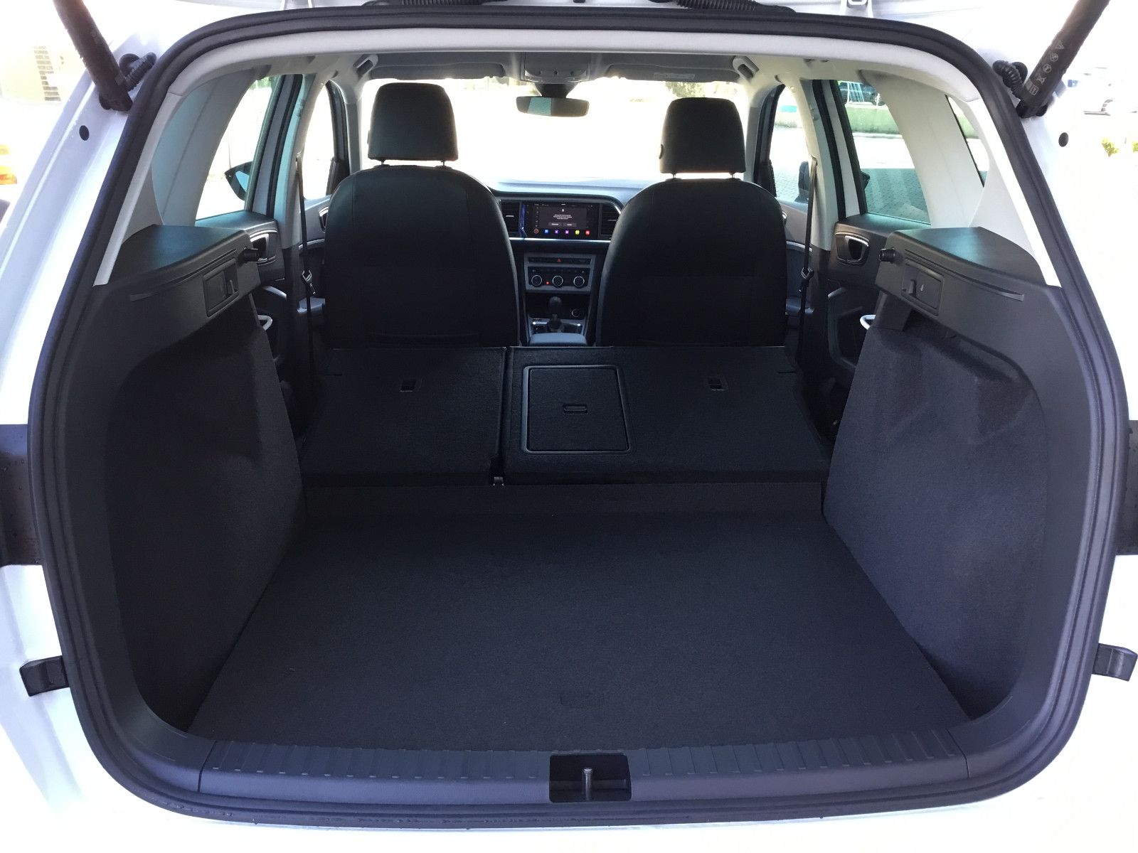 Fahrzeugabbildung SEAT Ateca 2.0 TSI FR 4Drive DSG+AHK+19"+Dinamica+ACC