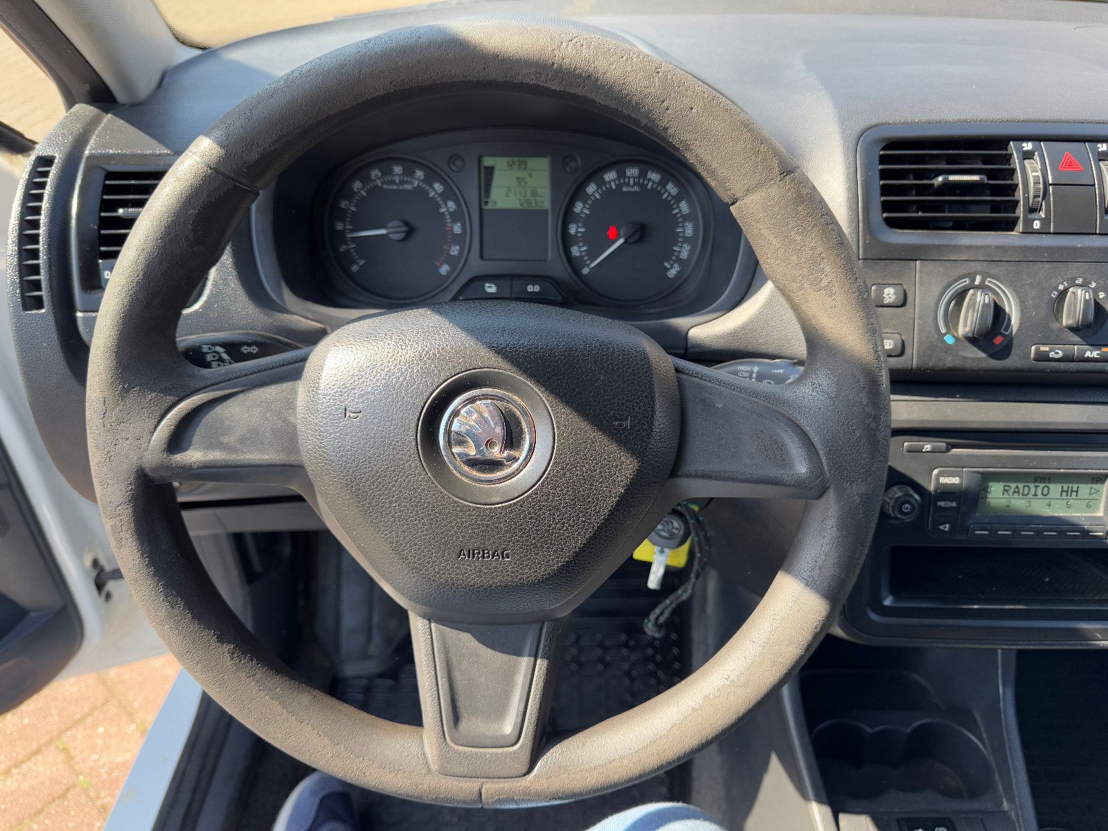 Fahrzeugabbildung SKODA Roomster Praktik 1.6 TDI 1.HAND SKODA SCHECKHEFT