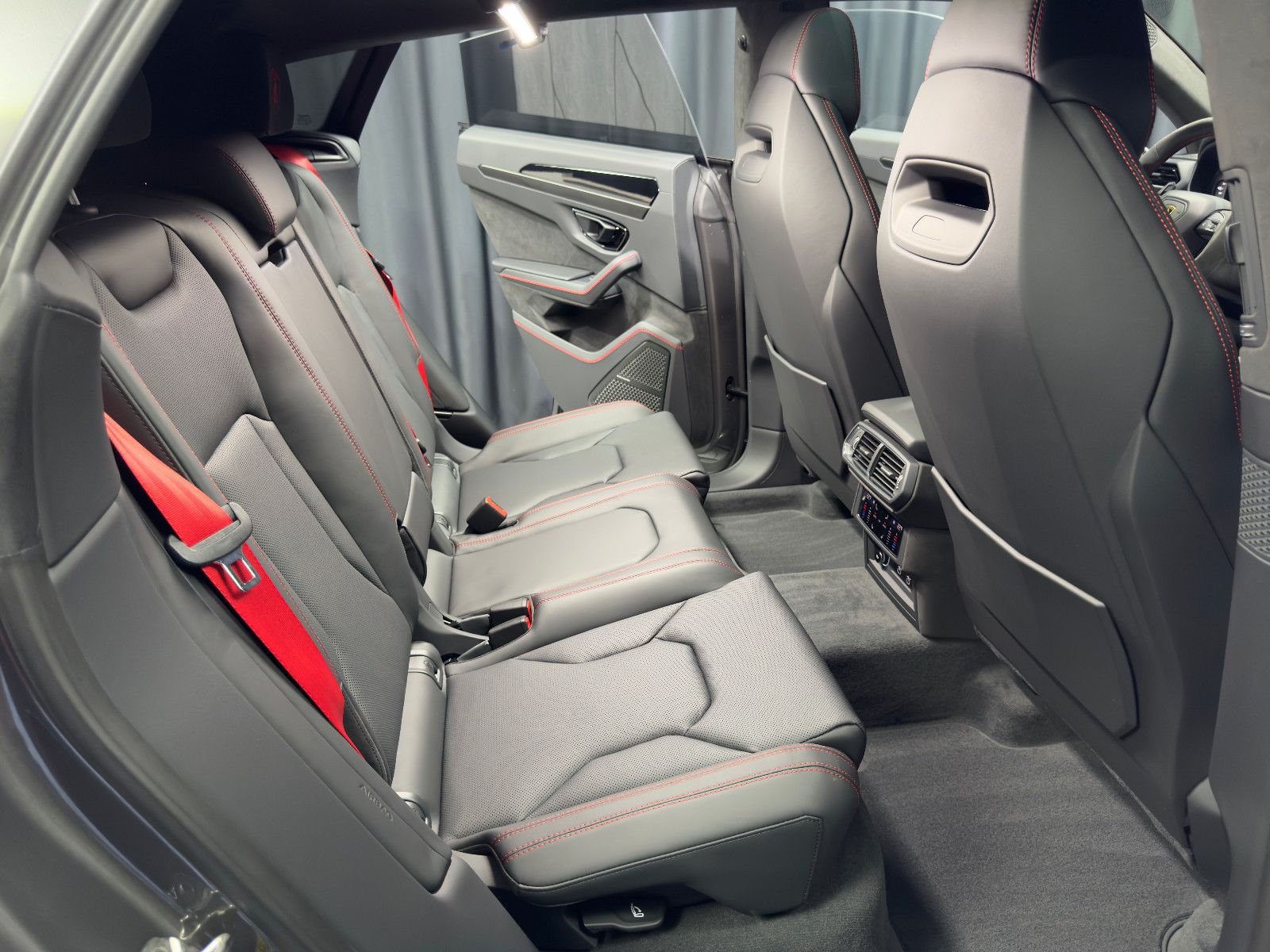 Fahrzeugabbildung Lamborghini URUS SE|BANG/OLUFSEN|PANO|MY25|BLANCO COC