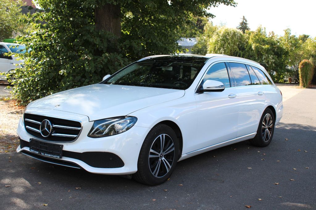 Image of Mercedes-Benz E 220