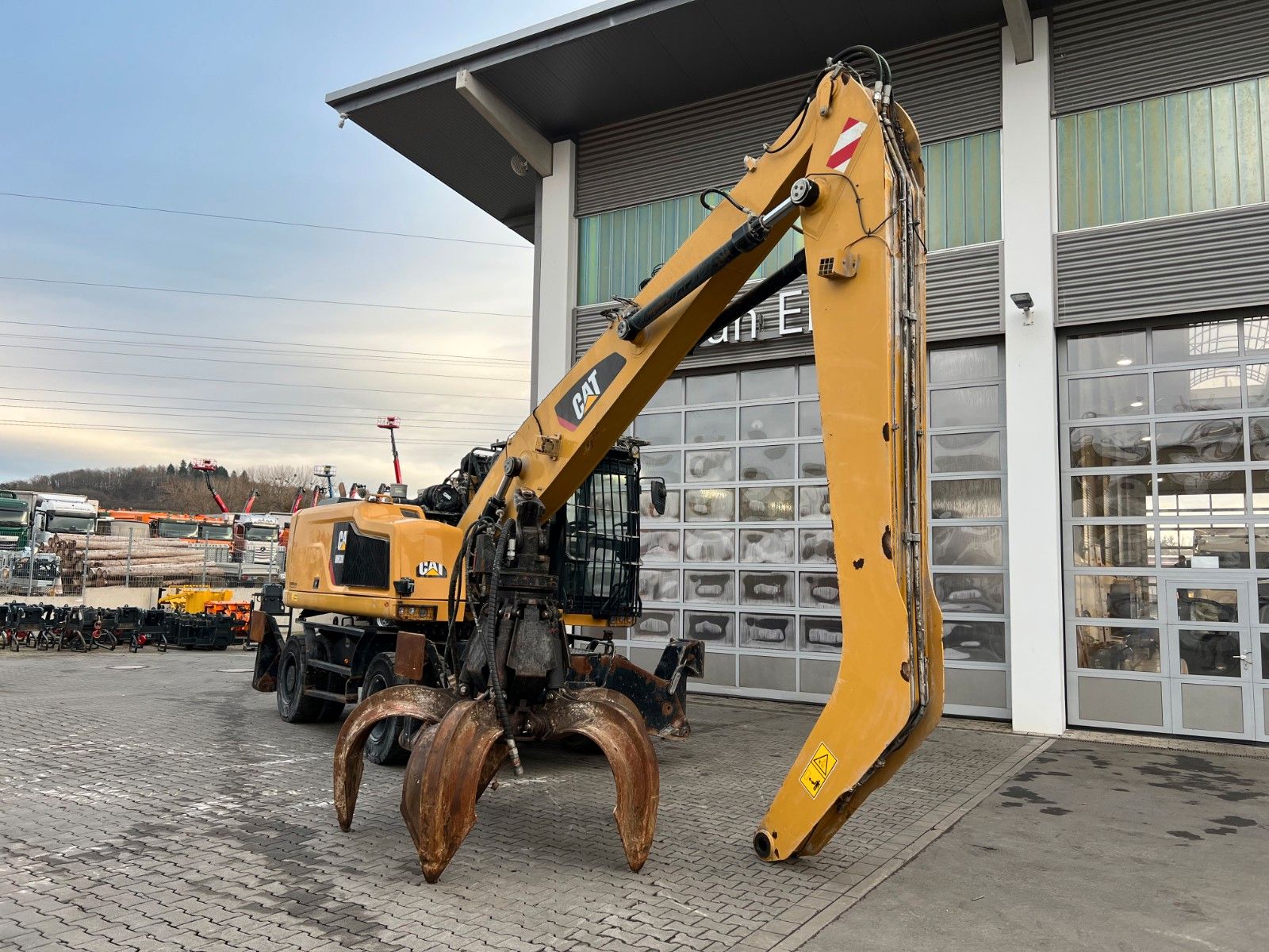 Fahrzeugabbildung CAT MH3024 / MH 3024 / Greifer / 2018 / 10.735h