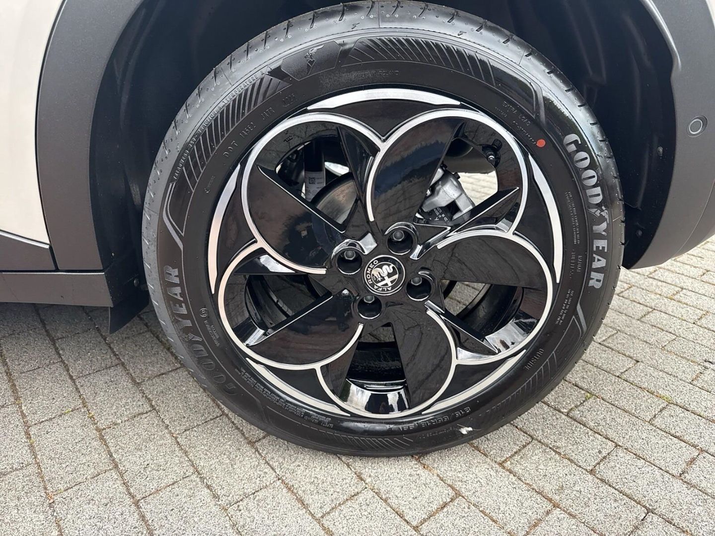 Fahrzeugabbildung Alfa Romeo Junior Black-Friday-Deals Ibrida SPECIALE Panora