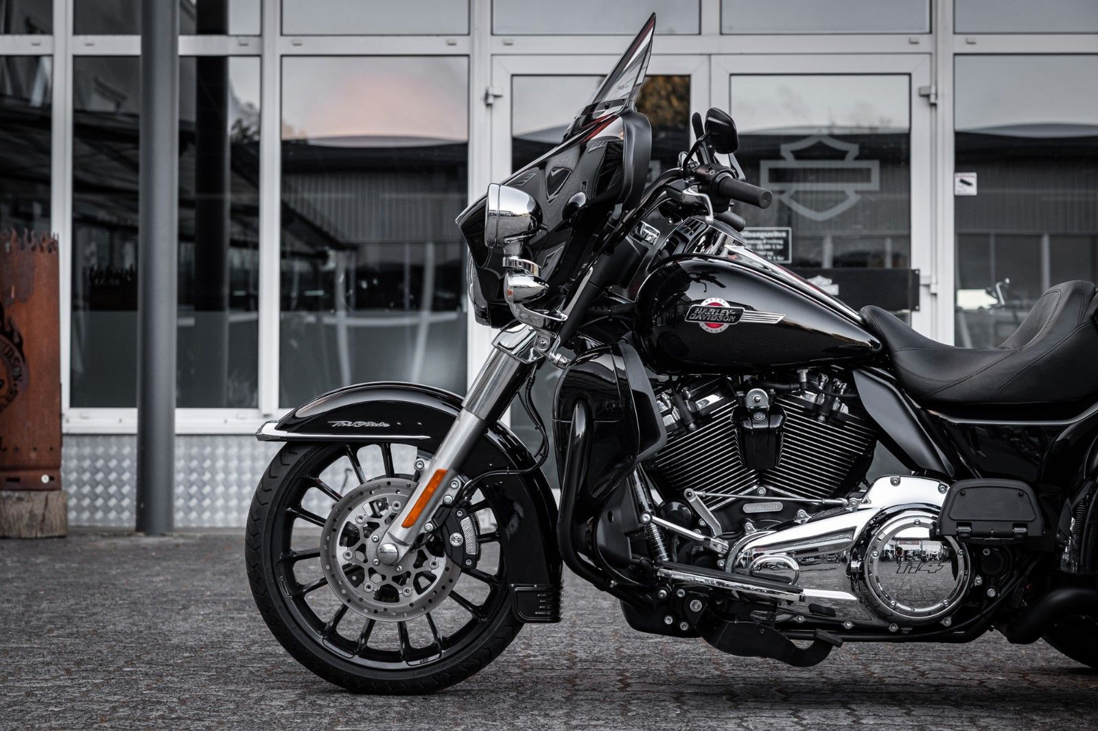 Fahrzeugabbildung Harley-Davidson TRI GLIDE ULTRA TRIKE - JEKILL&HYDE H-D ROULETTE